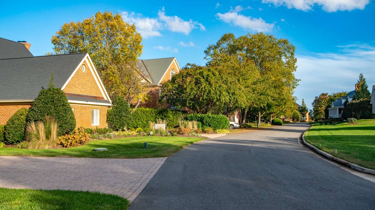 6-interesting-hoa-landscaping-challenges-in-northern-va